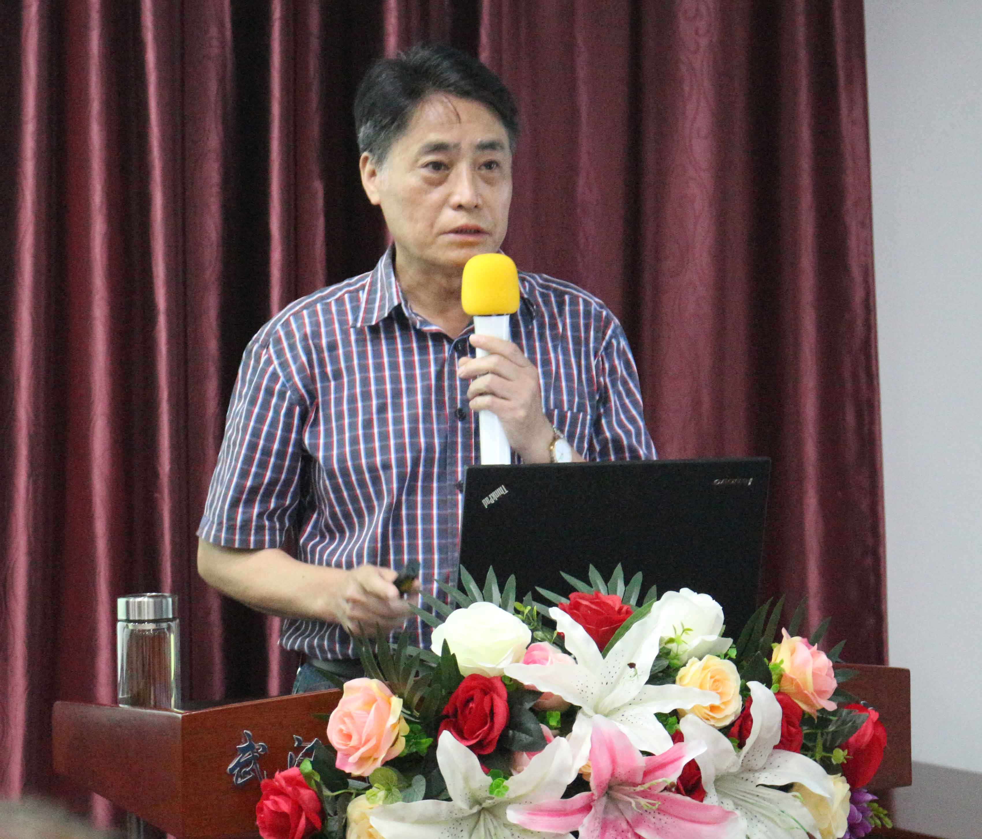 <div style="text-align:center;">
	<strong><span style="font-size:16px;font-family:'Microsoft YaHei';">徐學俊</span><br />
<span style="font-family:'Microsoft YaHei';">湖(hú)北(běi)大(dà)學教授、博導</span></strong> 
</div>